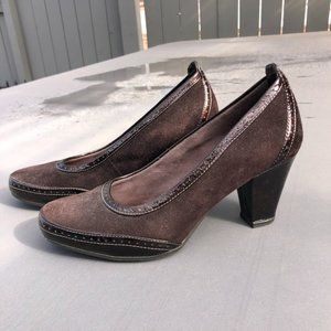 Clarks Artisan Brown Suede Pumps 6 1/2M - 2 1/2" Heel